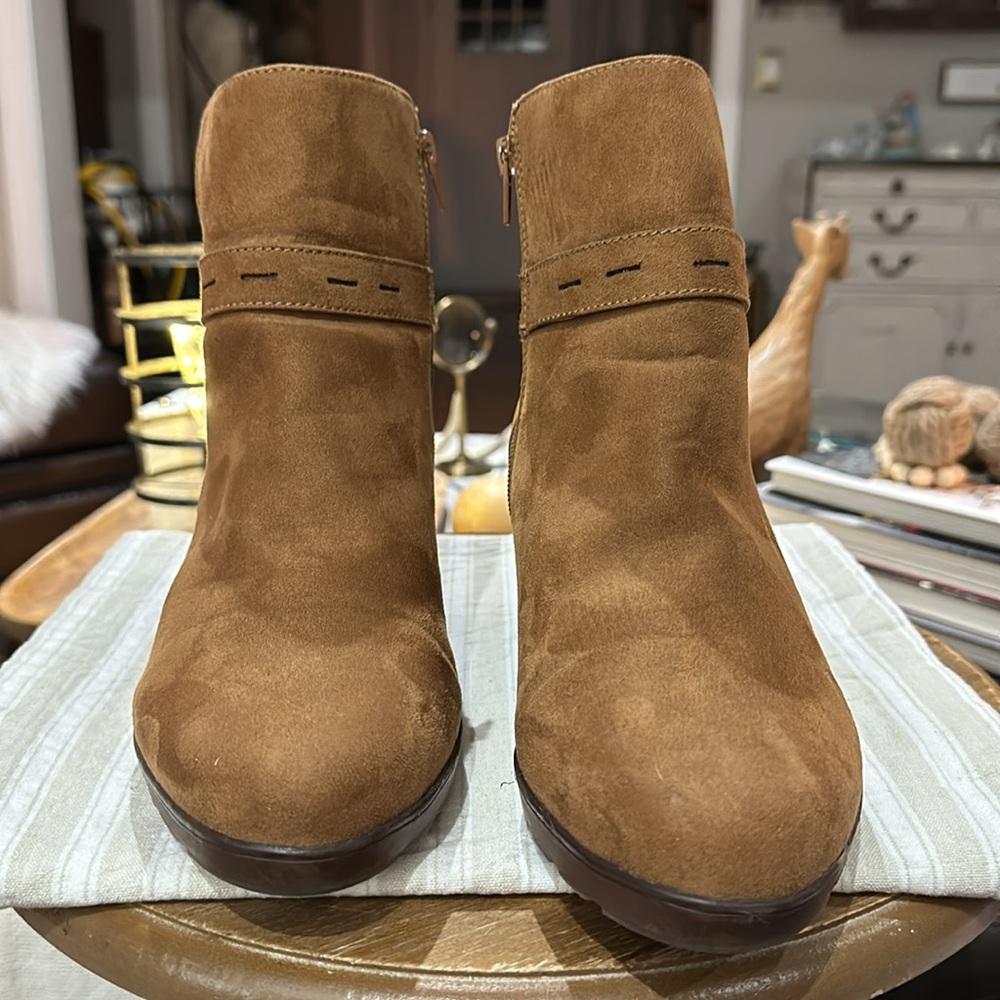 Naturalizer Women’s Jill Faux Suede Ankle Wedge Bootie, Light Brown Size 10 WIDE - Picture 9 of 16